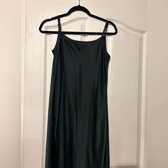 HOUSE OF HARLOW Forest Green Satin Midi Slip Dress, size small - Picture 6 of 10